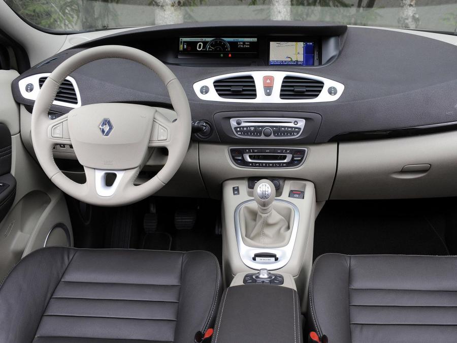Торпедо Renault Grand Scenic 2009 года  (фото 23 из 65)